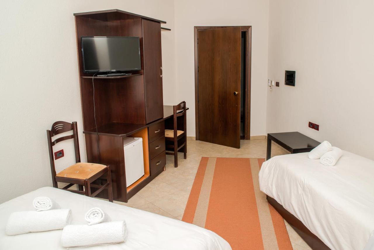 Hotel George Корча Экстерьер фото