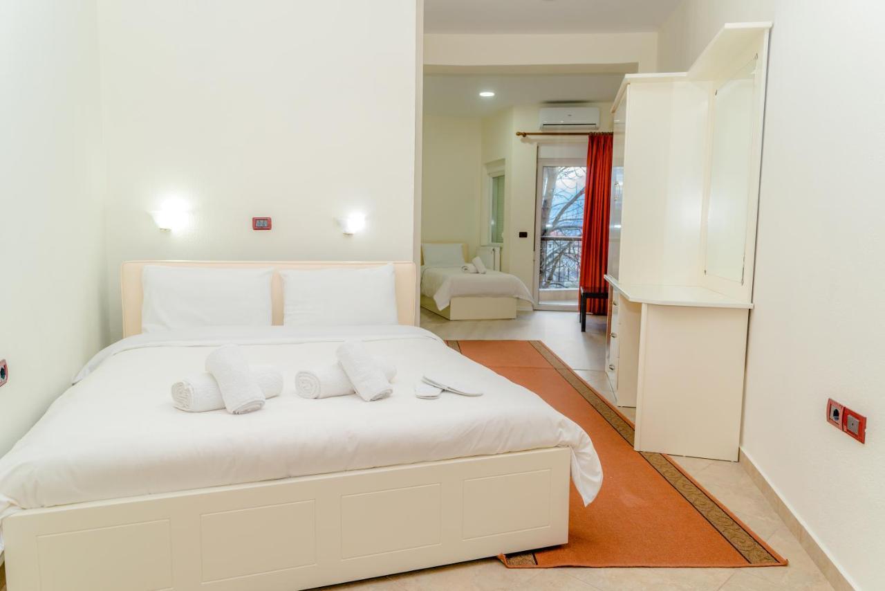 Hotel George Корча Экстерьер фото