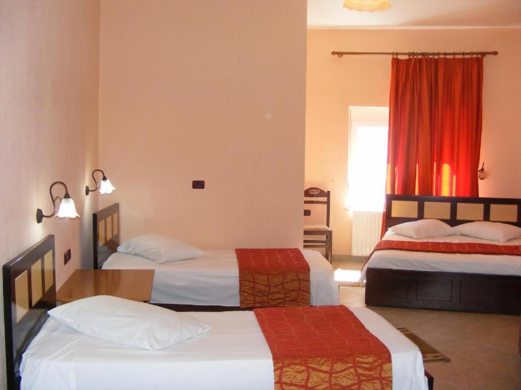 Hotel George Корча Экстерьер фото