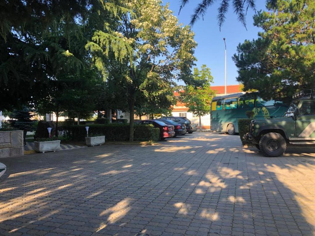 Hotel George Корча Экстерьер фото