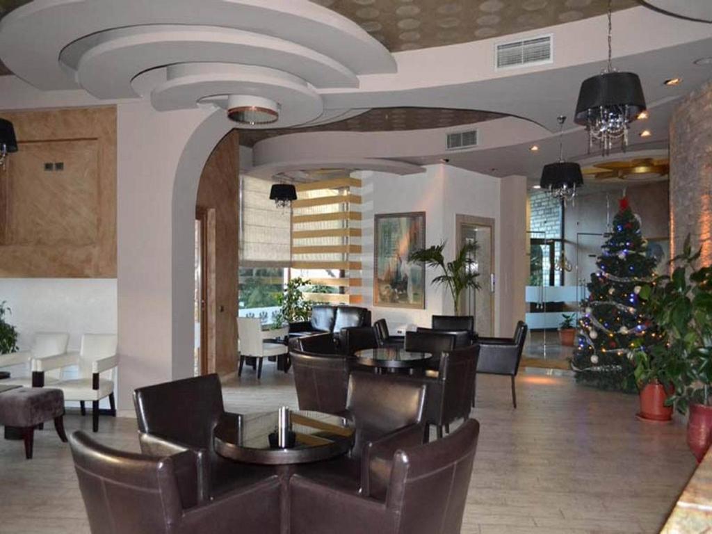 Hotel George Корча Экстерьер фото