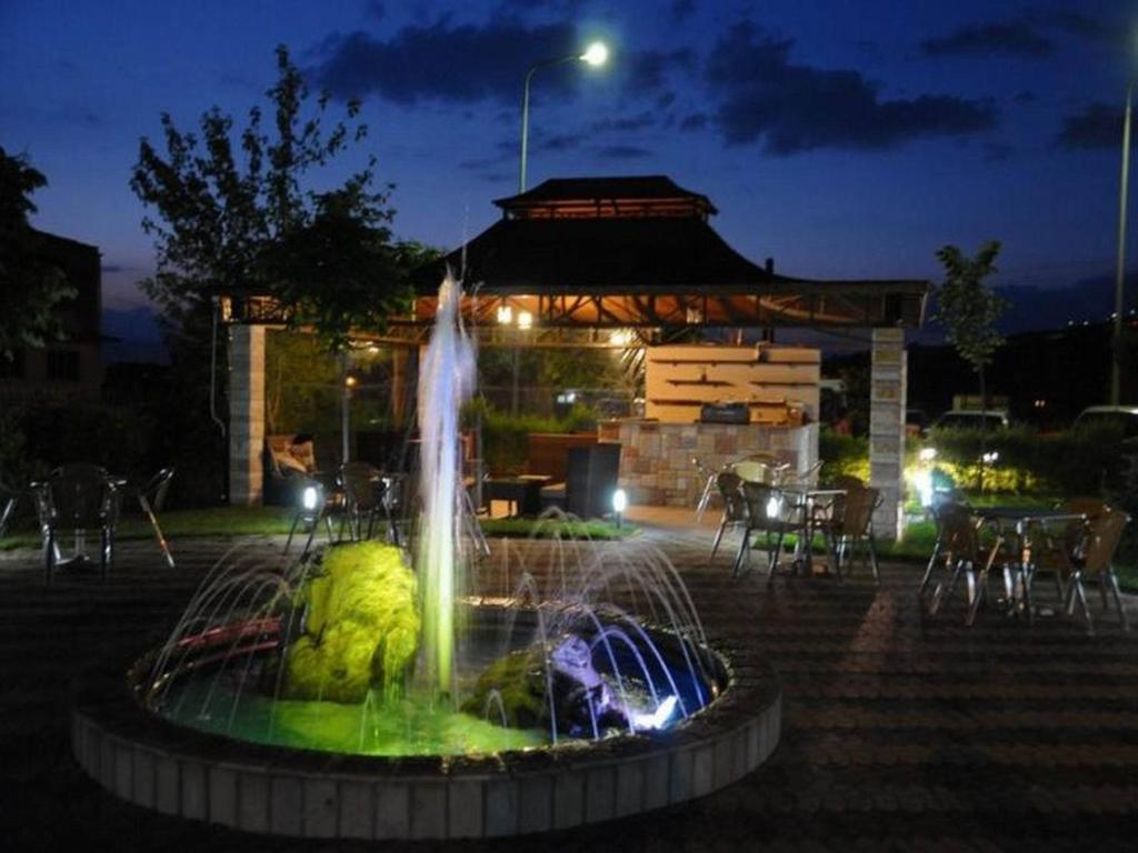 Hotel George Корча Экстерьер фото